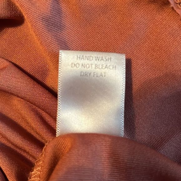 𝅺CHARLOTTE Russe Mauve dress with butterfly sleeves and large keyhole cutout - Picture 6 of 6